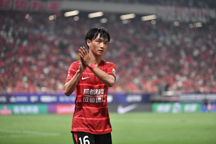 杨明洋:在河南的比赛并不容易,但全队还是努力保住了比分